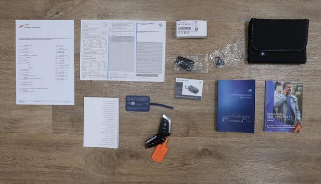 BMW 4-SERIE Cabrio 420i High Executive M-Sport Sportstoelen Camera Stoelverwarming Curved dashboard Navigatie Airco-ecc 19 inch Sportvelgen App connect Cape York Green metallic Zwart sportleer