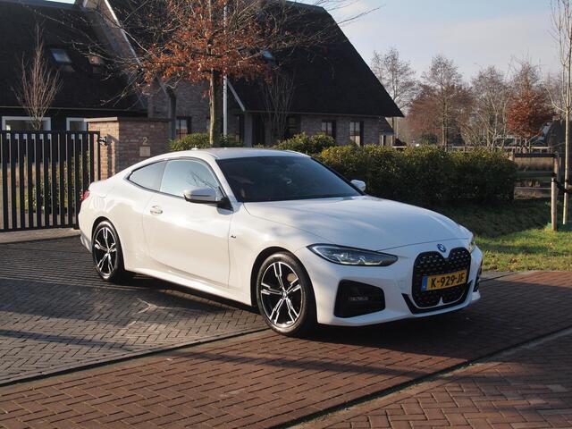 BMW 4-SERIE Coupé 420i | M-Pakket | Camera | Sfeerverlichting | NL-Auto |
