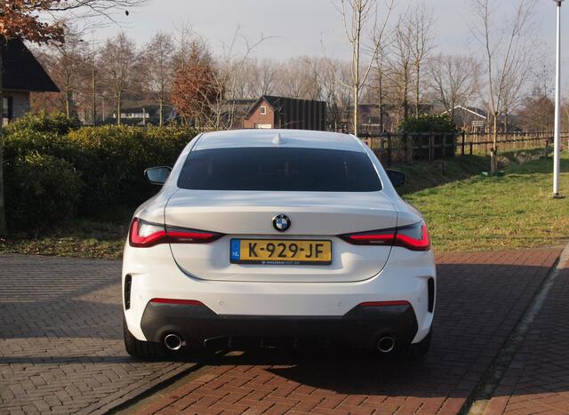 BMW 4-SERIE Coupé 420i | M-Pakket | Camera | Sfeerverlichting | NL-Auto |