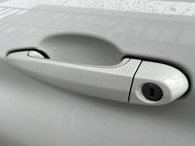 BMW 4-SERIE Cabrio 428i M Sport | HEAD-UP DISPLAY | CAMERA | LEDER | NAVI | CARPLAY | LMV 19'' | NEK/STOEL/STUURVERWARMING | PDC V+A | KEYLESS | CRUISE CONTROL | CLIMATE CONTROL | BLUETOOTH