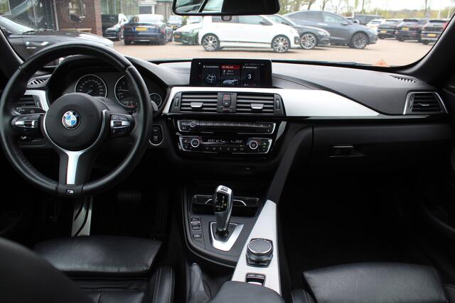 BMW 4-SERIE Cabrio 420i High Executive Ed. M Sport / Camera / Leder / Harman Kardon / Nekverwarming / 19'' / Navigatie / Windscherm / DAB / Stoelverwarming / Cruise Control