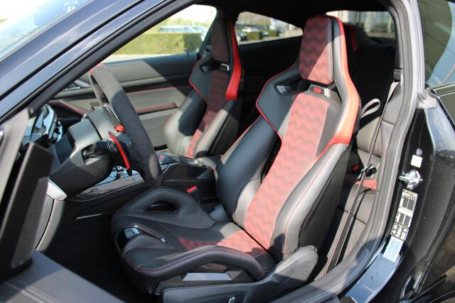 BMW 4-SERIE Coupé M4 CS High Executive Automaat / M Drive Professional / Adaptieve LED / M Carbon-keramische remmen / M Adaptief onderstel / Adaptieve LED / Comfort Access