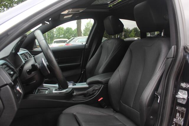 BMW 4-SERIE Gran Coupé 430i High Exe. M Sport / Schuifdak / Camera / Head-up / Harman Kardon / 19'' / Leder / Navigatie / Dodehoek / DAB / Stoelverwarming / Cruise Control