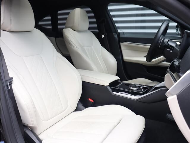 BMW 4-SERIE Gran Coupé 430i | High Executive | M Sportpakket Pro | Panodak | Head-Up | Trekhaak | Elektr. Stoelen | Driving Assistant Prof. | Harman Kardon | Individual | 20'' LMV