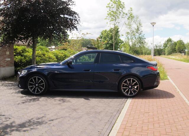 BMW 4-SERIE Gran Coupé 420i Business Edition Plus | M-Pakket | Panoramadak | Camera | Sfeerverlichting | Leer |