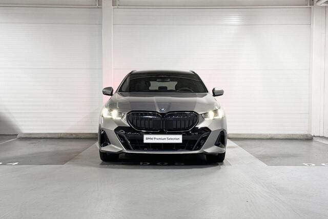 BMW 5-SERIE Touring 530e | M-Sport Pro | Travel Pack | Innovation Pack | Comfort Pack | Bowers&Wilkins | Panoramadak | Comfort Access | Trekhaak