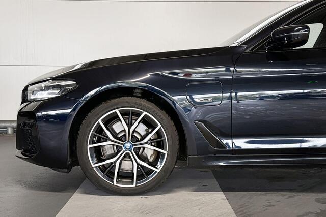 BMW 5-SERIE Sedan 530e M-Sport