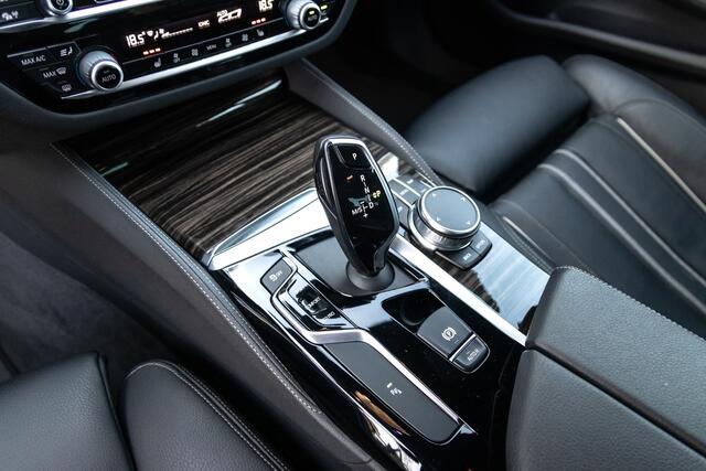 BMW 5-SERIE 520i High Executive Luxury Line | Live Cockpit Pro | Comfortleder | Adaptive LED | Comfort Access | Memory
