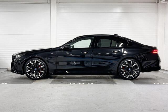 BMW 5-SERIE Sedan 550e xDrive | M-Sport Pro | Travel Pack | Innovation Pack | Comfort Pack | Bowers&Wilkins | Panoramadak | Comfort Access