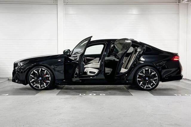 BMW 5-SERIE Sedan 550e xDrive | M-Sport Pro | Travel Pack | Innovation Pack | Comfort Pack | Bowers&Wilkins | Panoramadak | Comfort Access