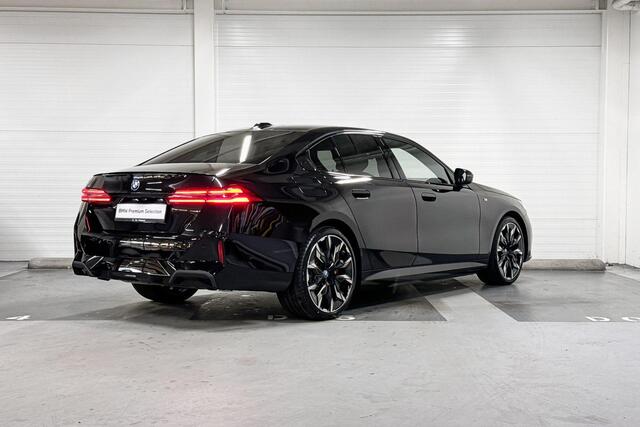 BMW 5-SERIE Sedan 550e xDrive | M-Sport Pro | Travel Pack | Innovation Pack | Comfort Pack | Bowers&Wilkins | Panoramadak | Comfort Access