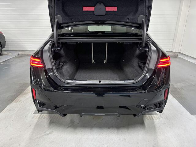 BMW 5-SERIE Sedan 550e xDrive | M-Sport Pro | Travel Pack | Innovation Pack | Comfort Pack | Bowers&Wilkins | Panoramadak | Comfort Access