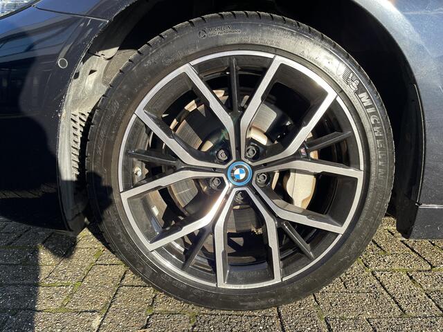BMW 5-SERIE Touring 530e High Executive M Sport 19"/Stoel + stuurverwarming/Adaptieve cruise/LED/Camera/Apple Carplay & Android Auto/HiFi