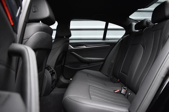 BMW 5-SERIE 530e High Executive M Sport | Adaptive Cruise Control | Trekhaak Wegklapbaar | 19'' M Velgen | Stuurverwarming | CarPlay | Camera |