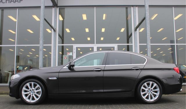 BMW 5-SERIE 518d Corporate Lease High Executive | Afn. Trekhaak | Schuifdak | Verw. Voorstoelen | Parkeersensoren V+A