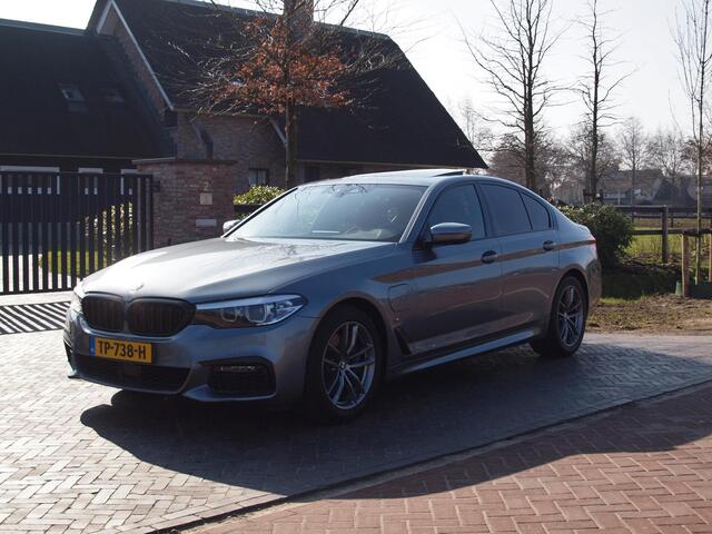 BMW 5-SERIE 530e iPerformance Executive | M-Pakket | Schuifdak | Camera | Dealer Onderhouden | NL-Auto |