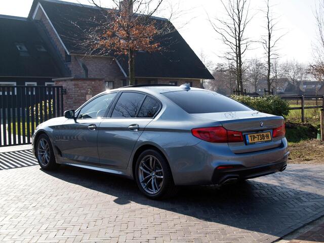 BMW 5-SERIE 530e iPerformance Executive | M-Pakket | Schuifdak | Camera | Dealer Onderhouden | NL-Auto |