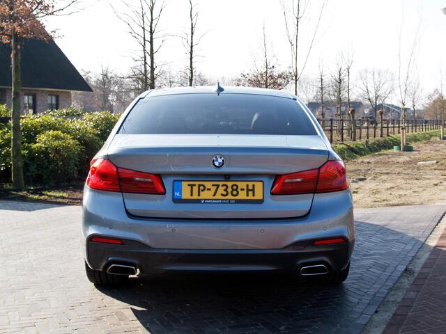 BMW 5-SERIE 530e iPerformance Executive | M-Pakket | Schuifdak | Camera | Dealer Onderhouden | NL-Auto |