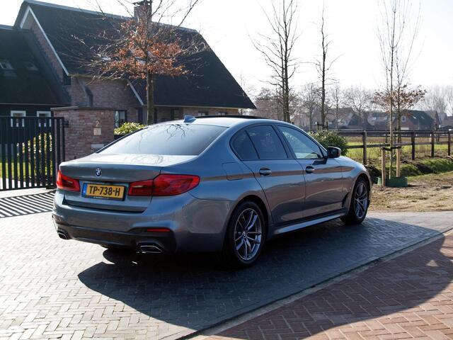 BMW 5-SERIE 530e iPerformance Executive | M-Pakket | Schuifdak | Camera | Dealer Onderhouden | NL-Auto |