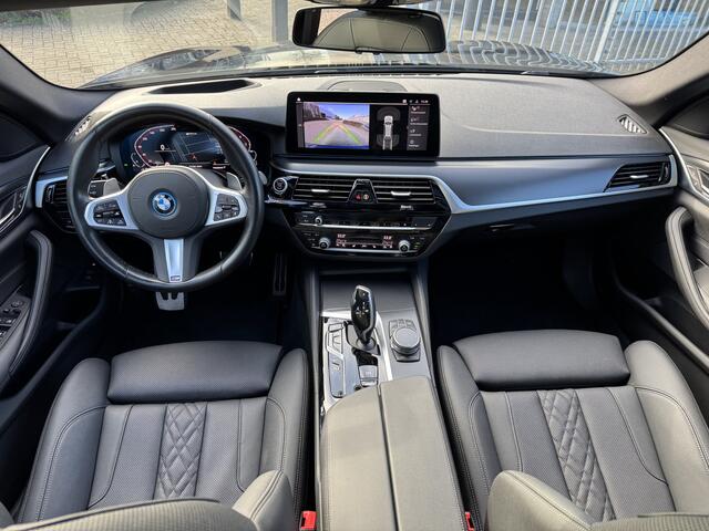 BMW 5-SERIE Touring 530e M-Sport Pano-Dak | Driving assistant prof. | Stoelverw. | Camera |