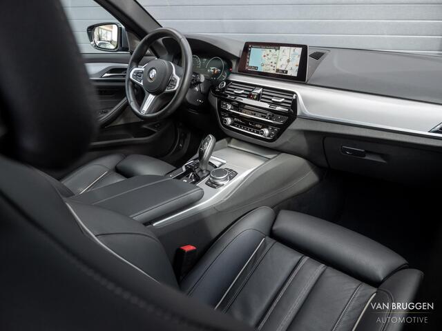 BMW 5-SERIE Touring 520i M-Sport Pano Individual 20" Trekhaak Head-up HK Memory Camera