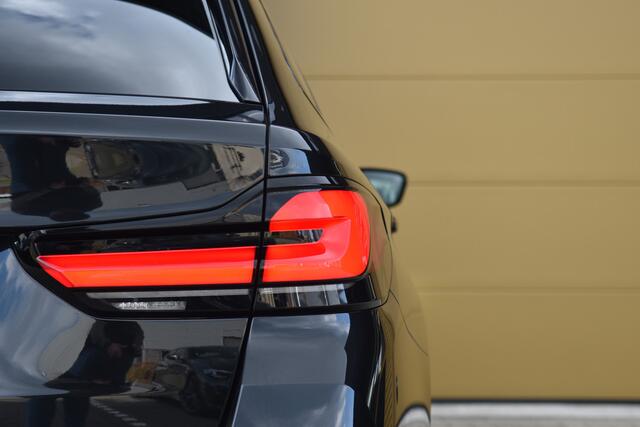 BMW 5-SERIE Touring 530d High Executive Edition * M Sportpakket * Laser * Panorama dak * Comfort stoelen * Sfeerverlichting *