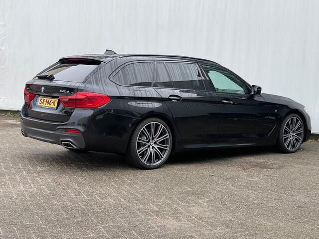 BMW 5-SERIE Touring 540d xDrive High Exe. M-pakket / Pano / Vol opties