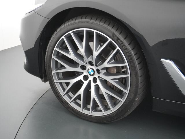 BMW 5-SERIE 540i xDrive High Executive Schuifdak Trekhaak Bowers Wilkins HUD Softclose
