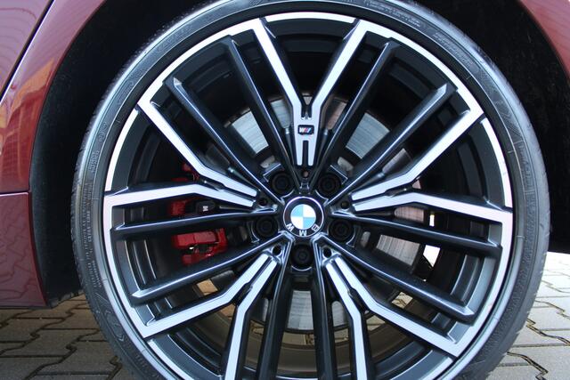BMW 5-SERIE 540i M Sport - Laser Light - Schuif kanteldak - 20 inch Stoelkoeling - Stoelverwarming Dealer onderhouden Nederlandse auto