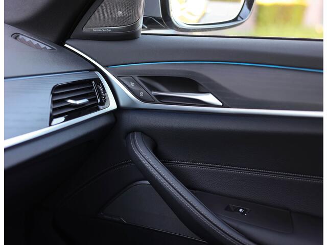 BMW 5-SERIE Touring 530e xDrive *Pano*H/K*Laser*Trekhaak*