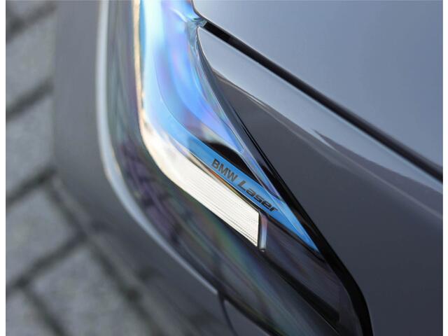 BMW 5-SERIE Touring 530e xDrive *Pano*H/K*Laser*Trekhaak*