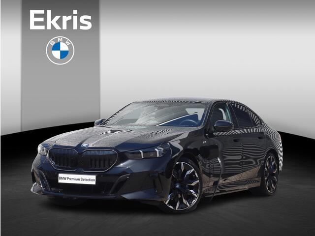 BMW 5-SERIE Sedan 530e | M Sportpakket Pro | Driving Assistant Prof. | Panodak | Trekhaak | Head-Up | Bowers & Wilkins | Travel Pack | Stoelventilatie | 21'' LMV