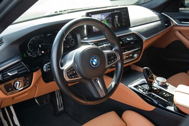 BMW 5-SERIE 545e xDrive High Executive , Adap. cruise, Sfeerverlichting, Stoel/stuurverwarming,