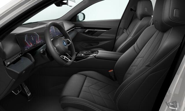 BMW 5-SERIE Touring 530e | 20 Inch | M-Sportpakket | Travel Pack | Trekhaak