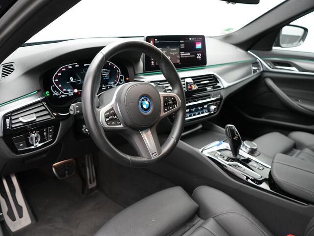 BMW 5-SERIE Touring 530e xDrive M Sport Plug in Hybrid | PHEV | Adaptive Cruise | Meesturende achteras | Lederen Sportstoelen Memory | Adaptive Onderstel | Carplay | Camera | LED |