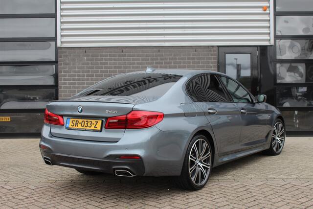 BMW 5-SERIE 540i High Executive / M Sport / Carplay / N.A.P.