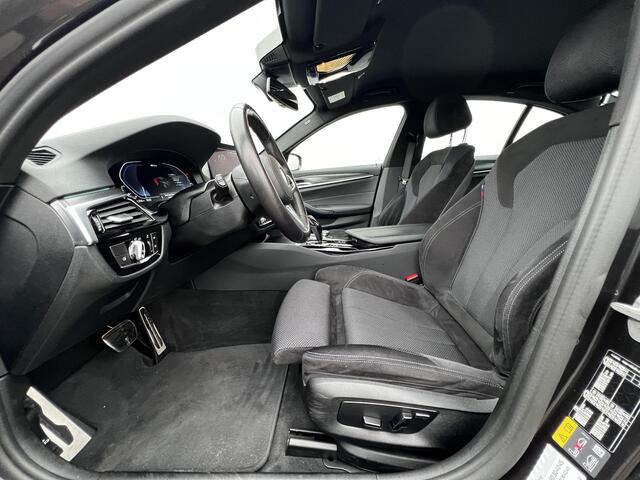 BMW 5-SERIE 545e xDrive Executive Automaat / Dealer onderhouden / 6 cilinder / Accu SoH 92% / M sportpakket xDrive / Trekgewicht 2.000 kg / EAER 55 km / Adapt. CC / Neerklapbare bank met ski-luik /