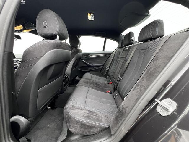 BMW 5-SERIE 545e xDrive Executive Automaat / Dealer onderhouden / 6 cilinder / Accu SoH 92% / M sportpakket xDrive / Trekgewicht 2.000 kg / EAER 55 km / Adapt. CC / Neerklapbare bank met ski-luik /