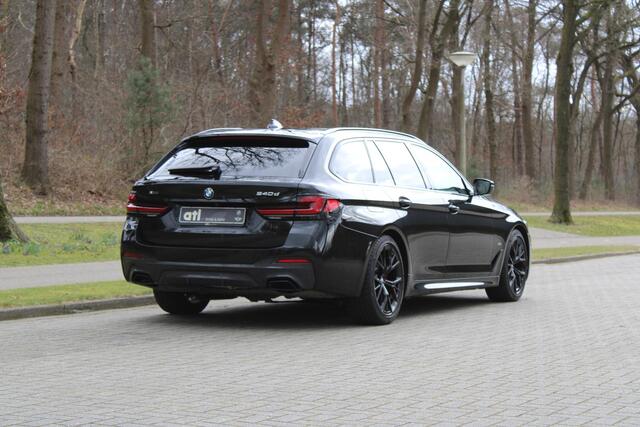 BMW 5-SERIE Touring 540d xDrive Touring High Executive M SPORTPAKKET PRO, Panoramadak elektrisch, Head-Up Display, Stuurwielverwarming, Stoelventilatie, Massagestoelen, Standkachel, Driving assistent plus, Laserlicht, Parkeerhulpsysteem Plus, Harman Kardon, Elektrisc