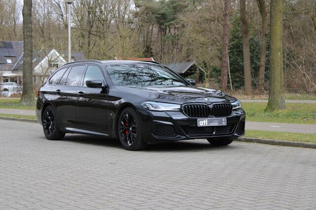BMW 5-SERIE Touring 540d xDrive Touring High Executive M SPORTPAKKET PRO, Panoramadak elektrisch, Head-Up Display, Stuurwielverwarming, Stoelventilatie, Massagestoelen, Standkachel, Driving assistent plus, Laserlicht, Parkeerhulpsysteem Plus, Harman Kardon, Elektrisc