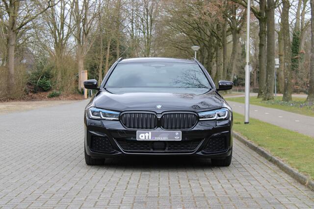 BMW 5-SERIE Touring 540d xDrive Touring High Executive M SPORTPAKKET PRO, Panoramadak elektrisch, Head-Up Display, Stuurwielverwarming, Stoelventilatie, Massagestoelen, Standkachel, Driving assistent plus, Laserlicht, Parkeerhulpsysteem Plus, Harman Kardon, Elektrisc