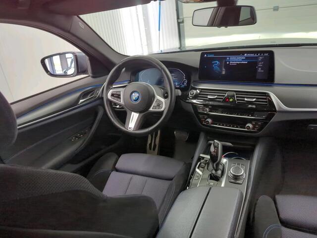 BMW 5-SERIE 520e M-Sport | Navi | BMW Laser | Alcantara |
