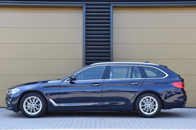BMW 5-SERIE Touring 520i High Executive * Massage stoelen * Trekhaak * Stoelventilatie * Panorama dak * Leder * LED *