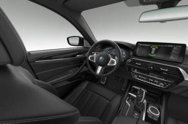 BMW 5-SERIE Touring 530e xDrive High Executive M Sport - Trekhaak - Panoramadak - Getinte ruiten - Comfort Access - Parking Assistant - Head up - Harman Kardon - Stoelventilatie - verwarmde voorstoelen -