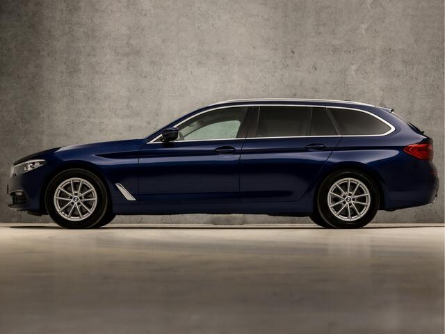 BMW 5-SERIE Touring 520d Executive 191Pk Automaat (PANORAMADAK, VIRTUAL COCKPIT, APPLE CARPLAY, SFEERVERLICHTING, GROOT NAVI, LEDER, ELEK SPORTSTOELEN, STOELVERWARMING, ELEK ACHTERKLEP, GETINT GLAS, TREKHAAK, NIEUWE APK, NIEUW