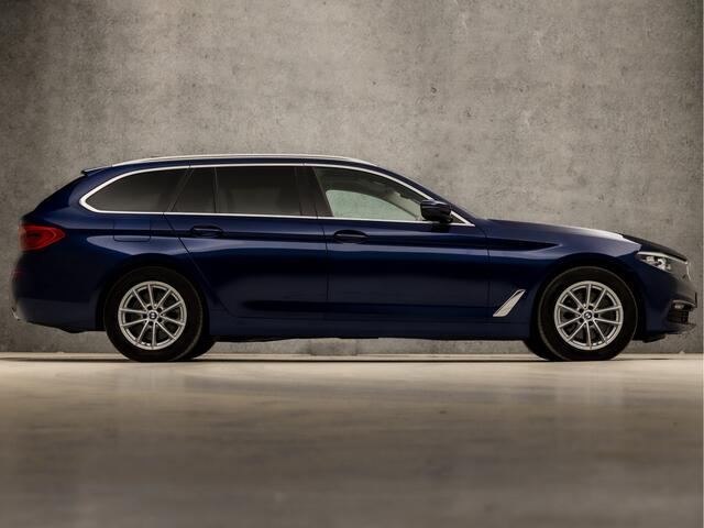 BMW 5-SERIE Touring 520d Executive 191Pk Automaat (PANORAMADAK, VIRTUAL COCKPIT, APPLE CARPLAY, SFEERVERLICHTING, GROOT NAVI, LEDER, ELEK SPORTSTOELEN, STOELVERWARMING, ELEK ACHTERKLEP, GETINT GLAS, TREKHAAK, NIEUWE APK, NIEUW