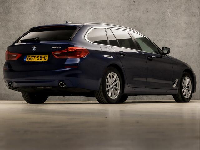 BMW 5-SERIE Touring 520d Executive 191Pk Automaat (PANORAMADAK, VIRTUAL COCKPIT, APPLE CARPLAY, SFEERVERLICHTING, GROOT NAVI, LEDER, ELEK SPORTSTOELEN, STOELVERWARMING, ELEK ACHTERKLEP, GETINT GLAS, TREKHAAK, NIEUWE APK, NIEUW