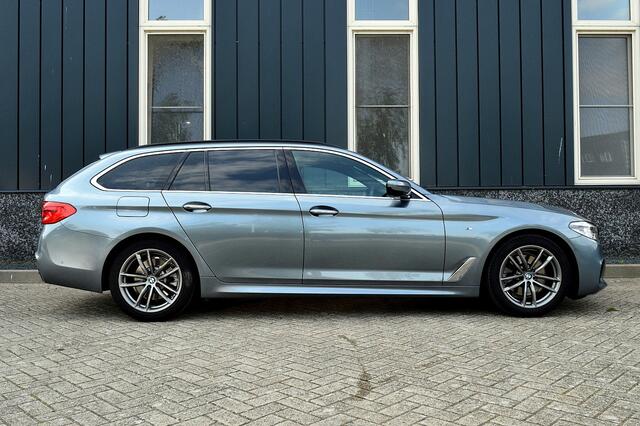BMW 5-SERIE Touring 520i M-Sport Rijklaarprijs-Garantie Leder Interieur Led Navigatie Sfeer verlichting