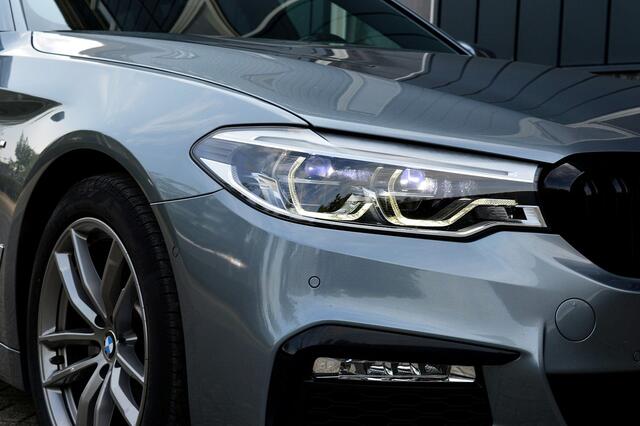 BMW 5-SERIE Touring 520i M-Sport Rijklaarprijs-Garantie Leder Interieur Led Navigatie Sfeer verlichting