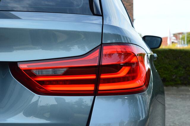 BMW 5-SERIE Touring 520i M-Sport Rijklaarprijs-Garantie Leder Interieur Led Navigatie Sfeer verlichting